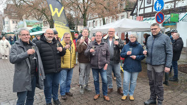 Im Bild von links: Paul Weskamp, Thorsten Schäfer, Volker Bertram, Rainer Lenzing, Martin Ahlborn, Martin Hoppe, Katrin Meyer, Reiner Schmidtken.